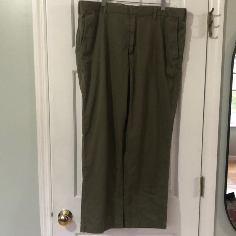 Banana Republic Men’s Green Aiden Chino pants Green 38 x 30
